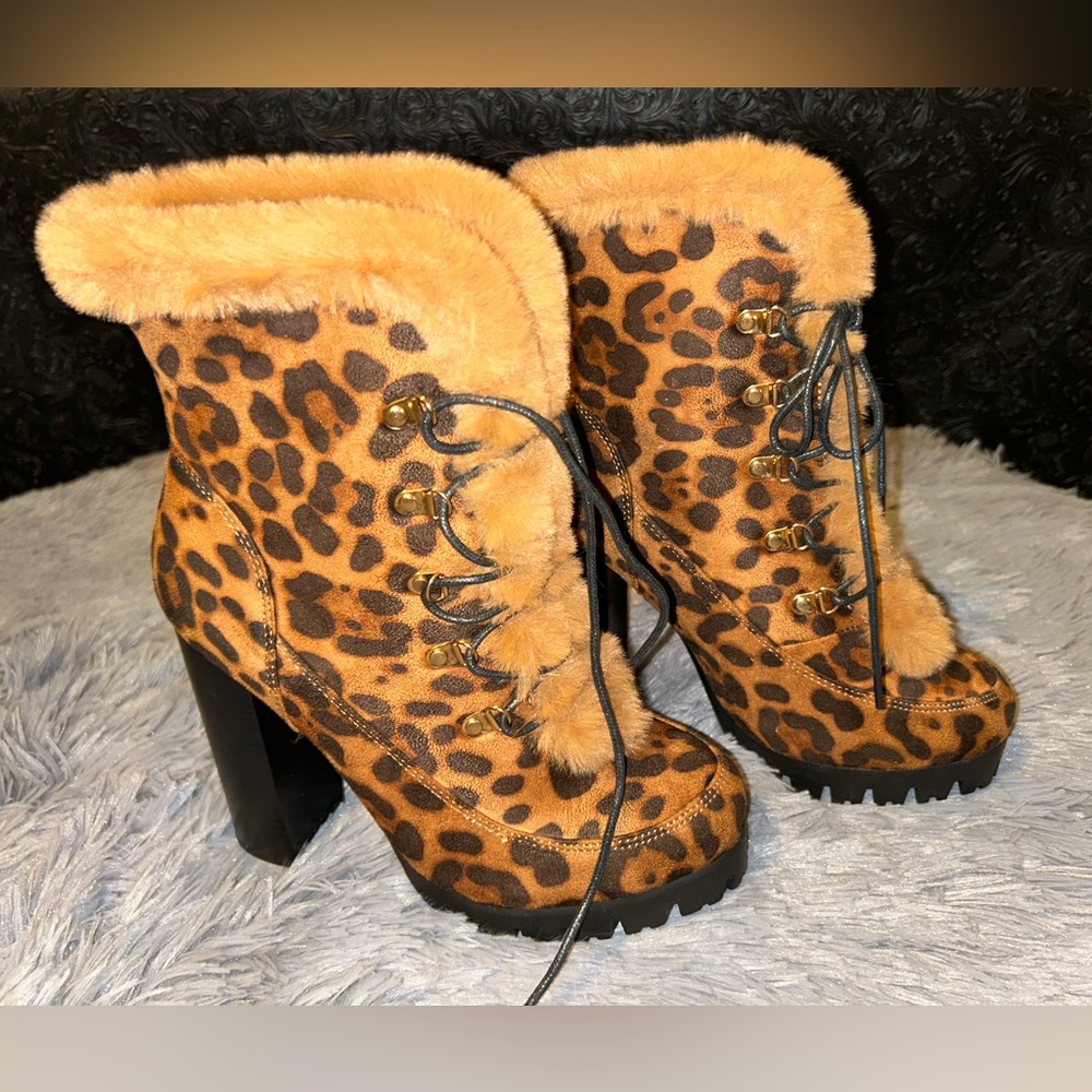 OCHO toros leopard print fur tie up bootie - size 7
